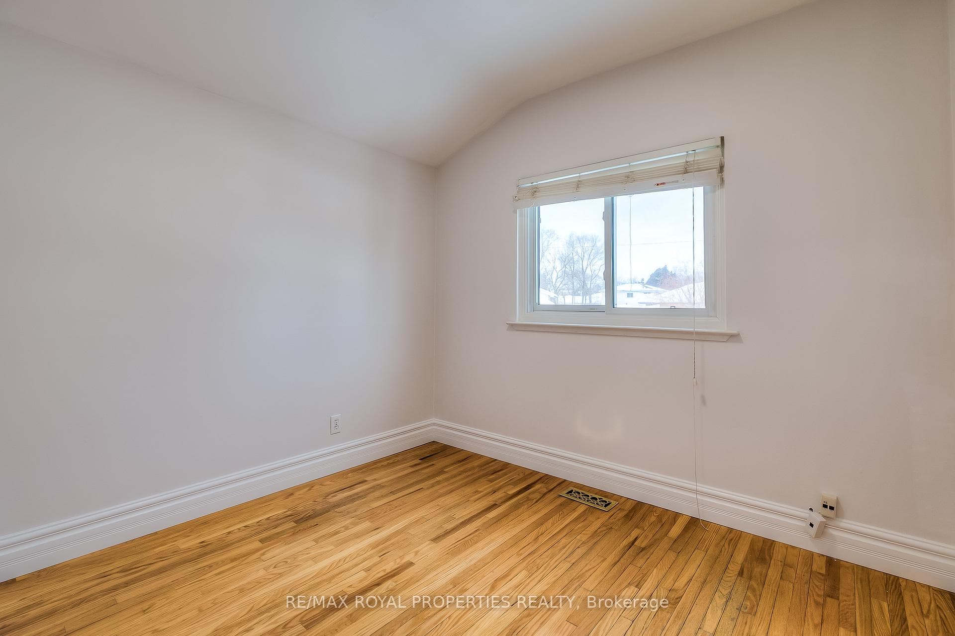 733 Balaton Avenue photo 28