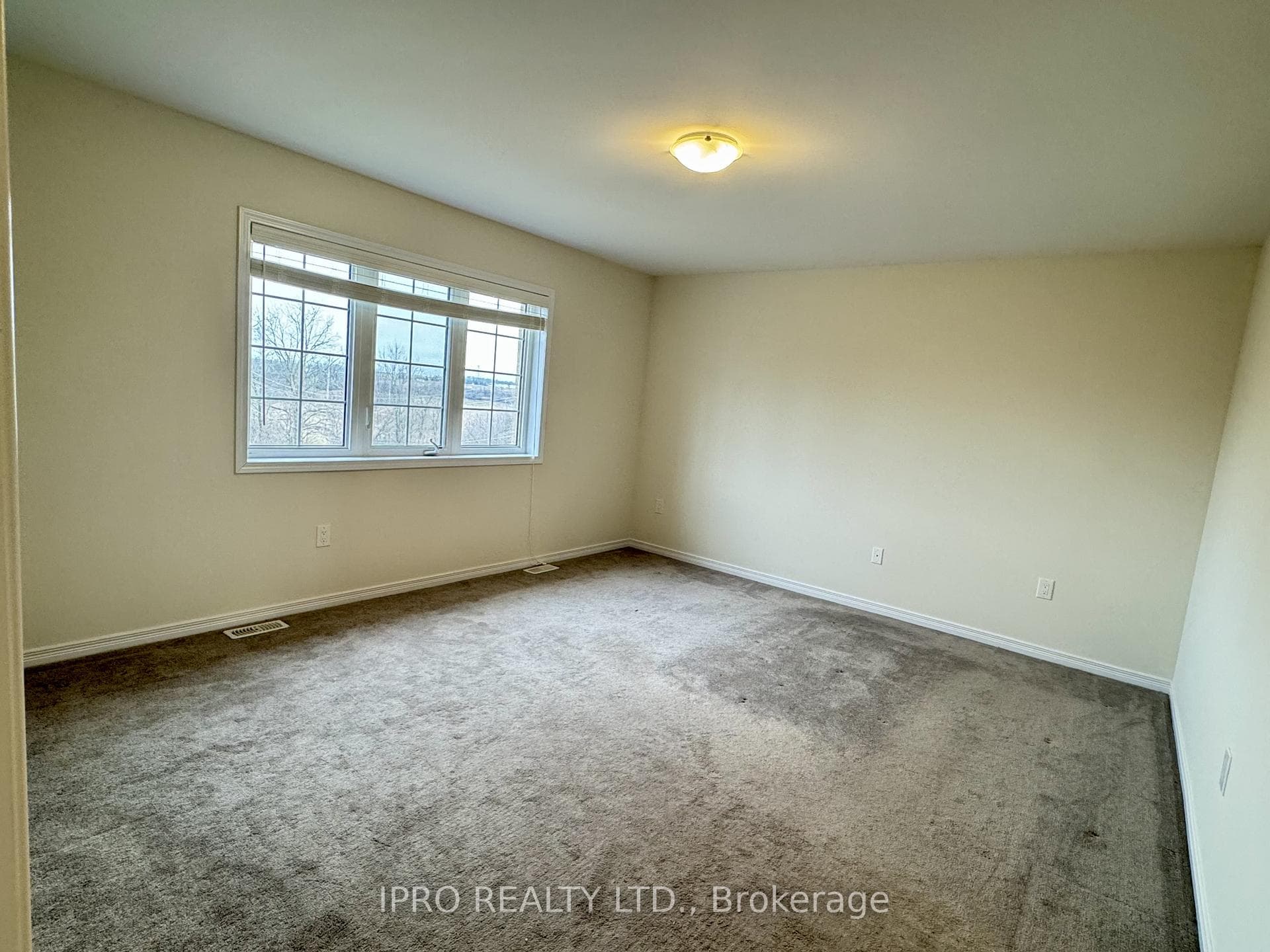 1 Fleming Crescent photo 11
