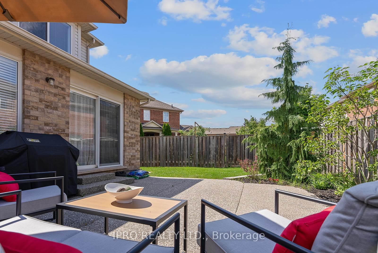 2412 Baintree Crescent photo 35