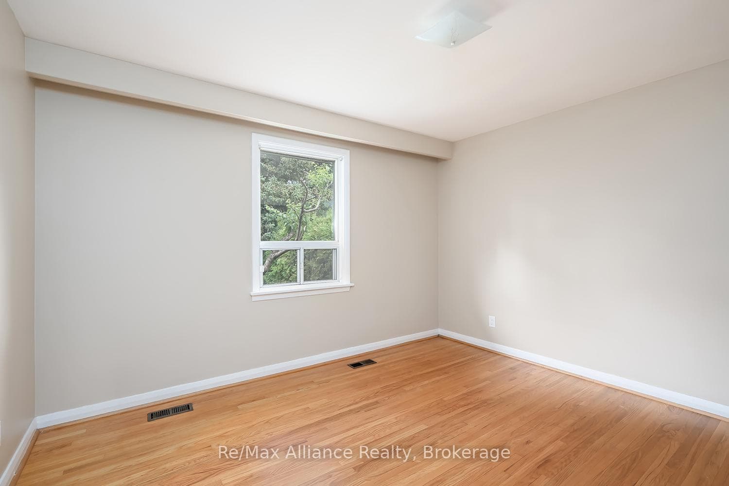 543 Pinegrove Road photo 15