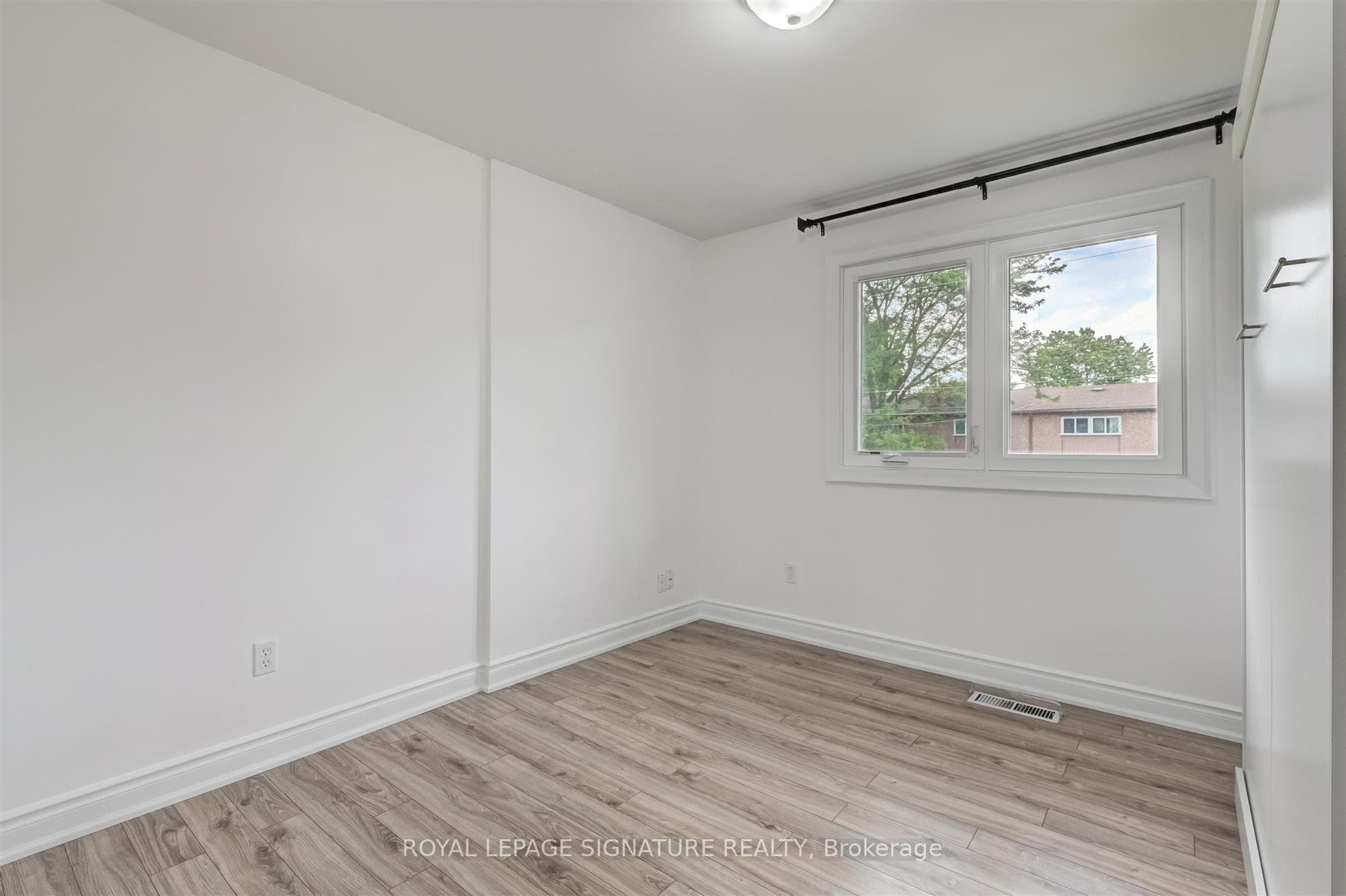 3463 Credit Heights Drive photo 23