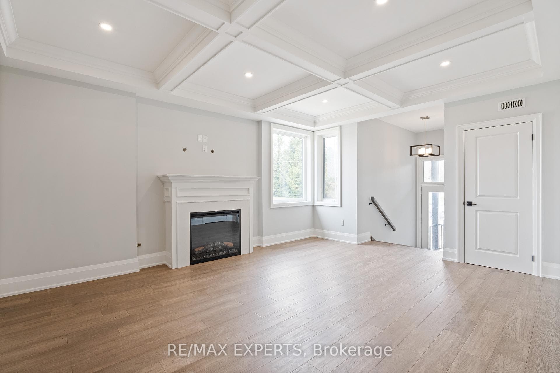 566 Fairway Road Unit Main photo 5