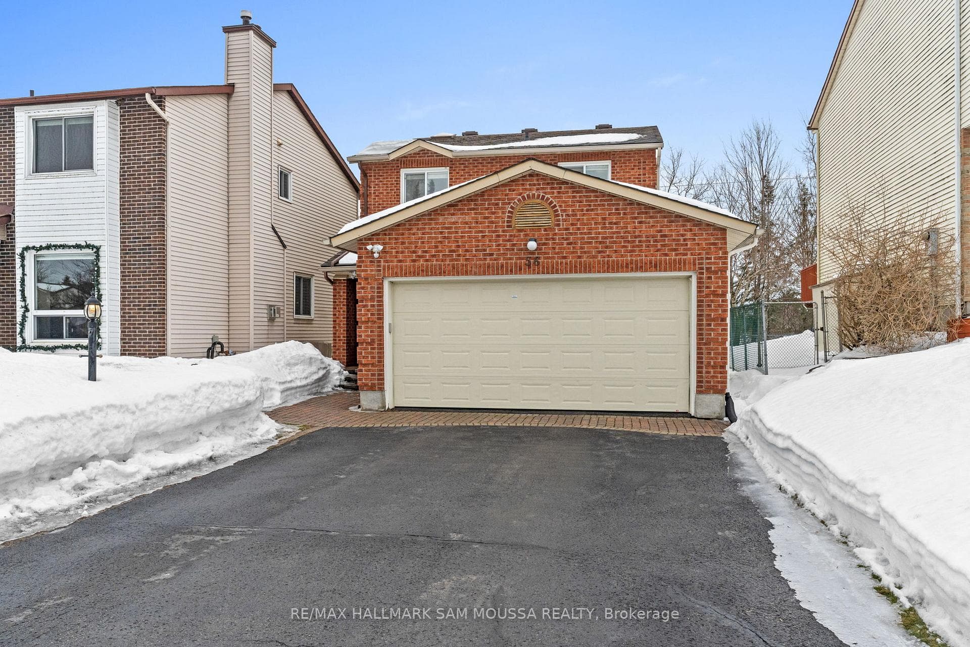 56 Coolspring Crescent photo 3