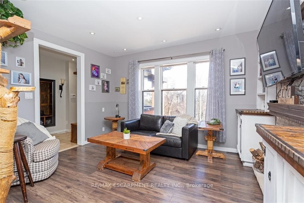 363 James Street photo 6