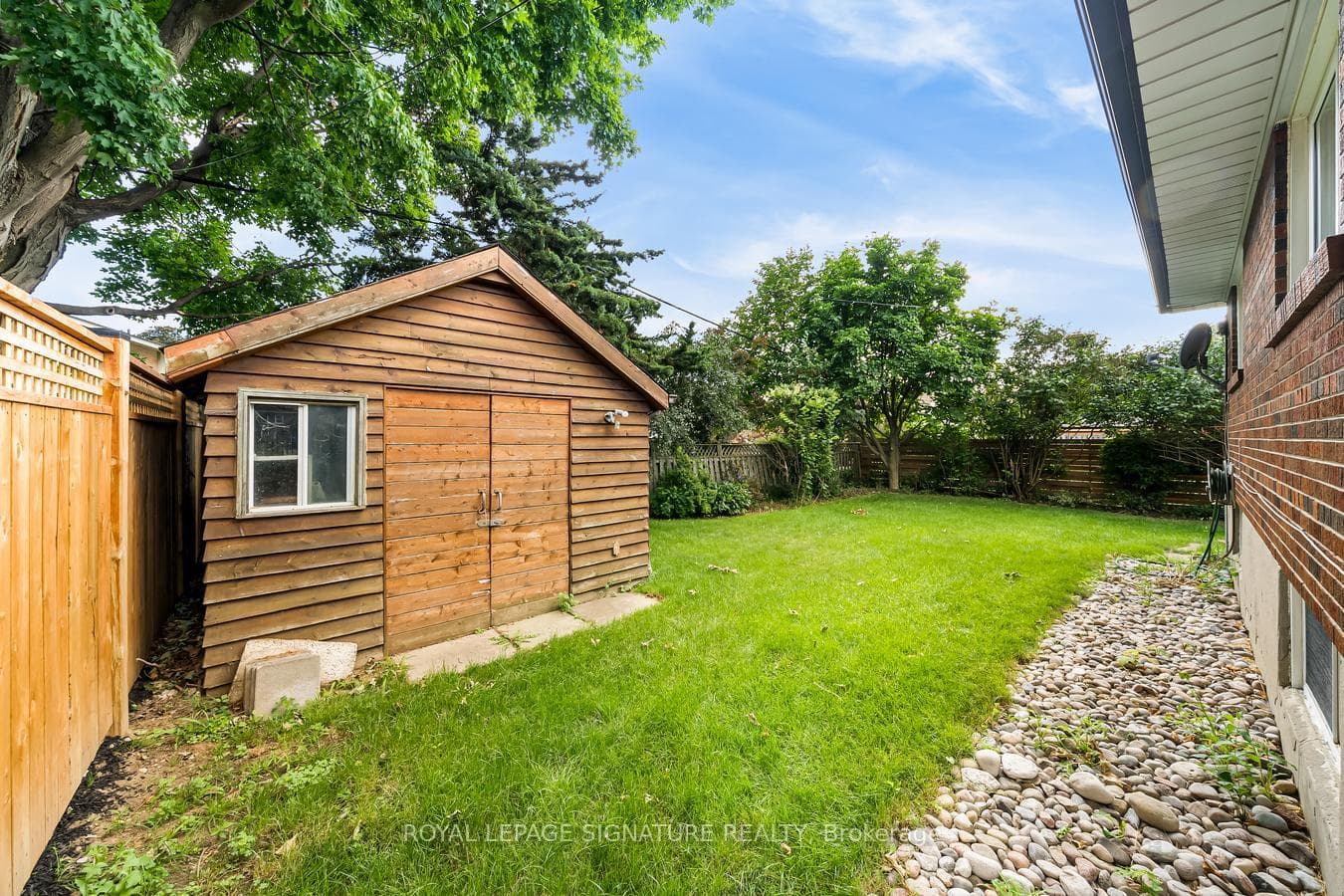 21 Broadlands Boulevard photo 39