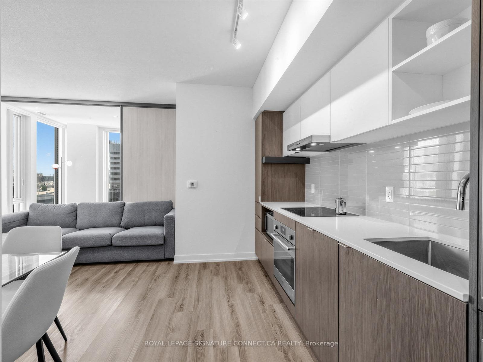 138 Downes Street Unit 805 photo 5