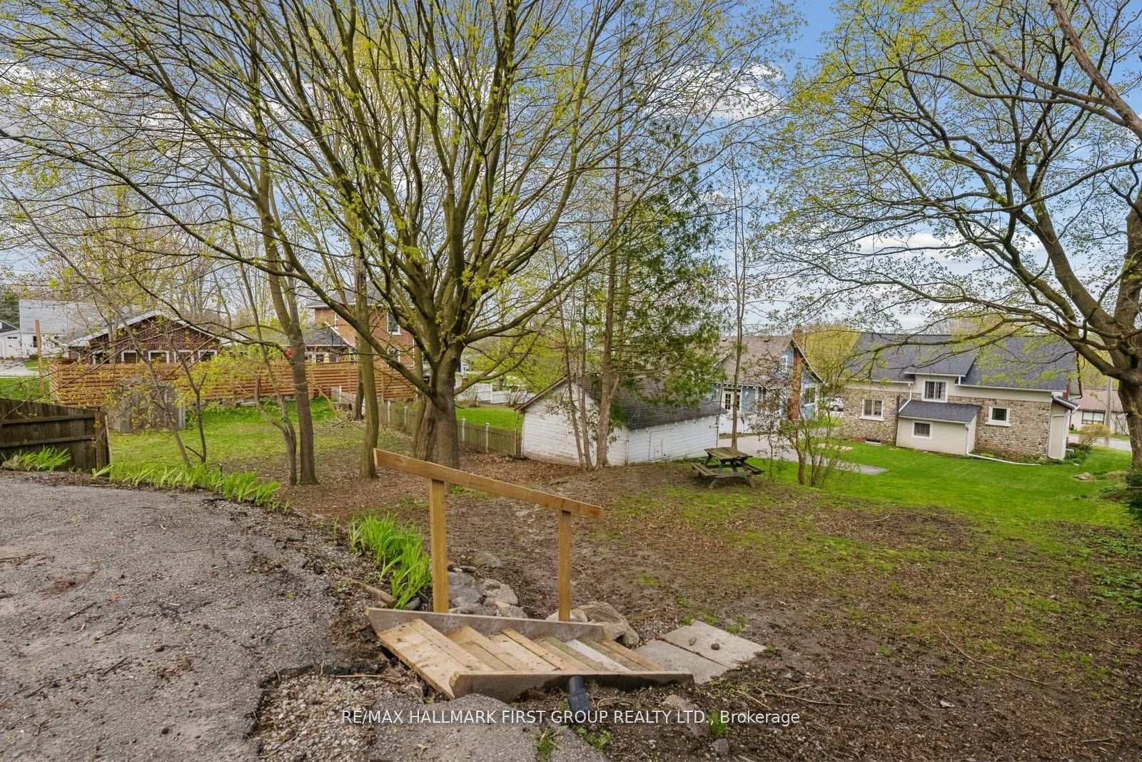219 Cochrane Street photo 13