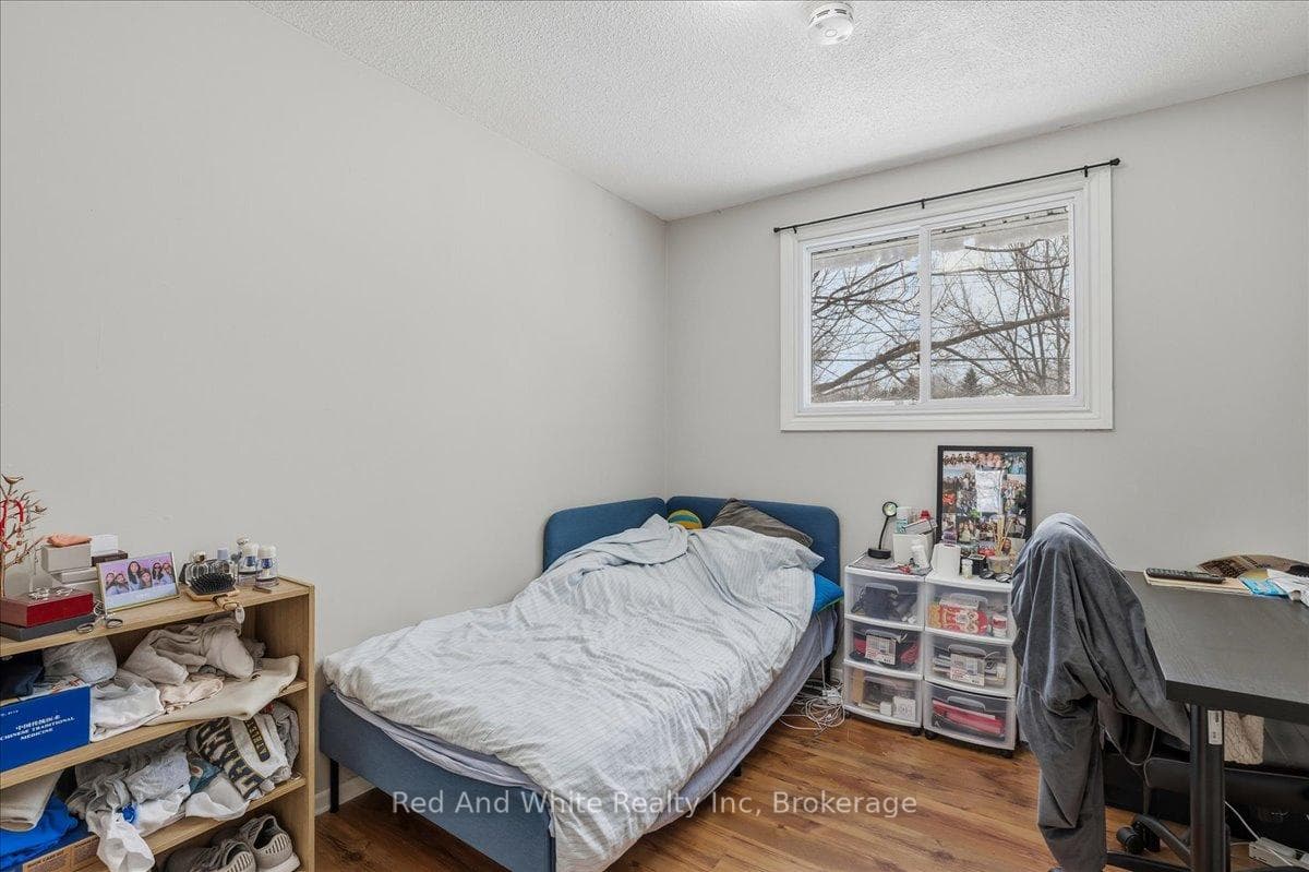 400 Midwood Crescent photo 14