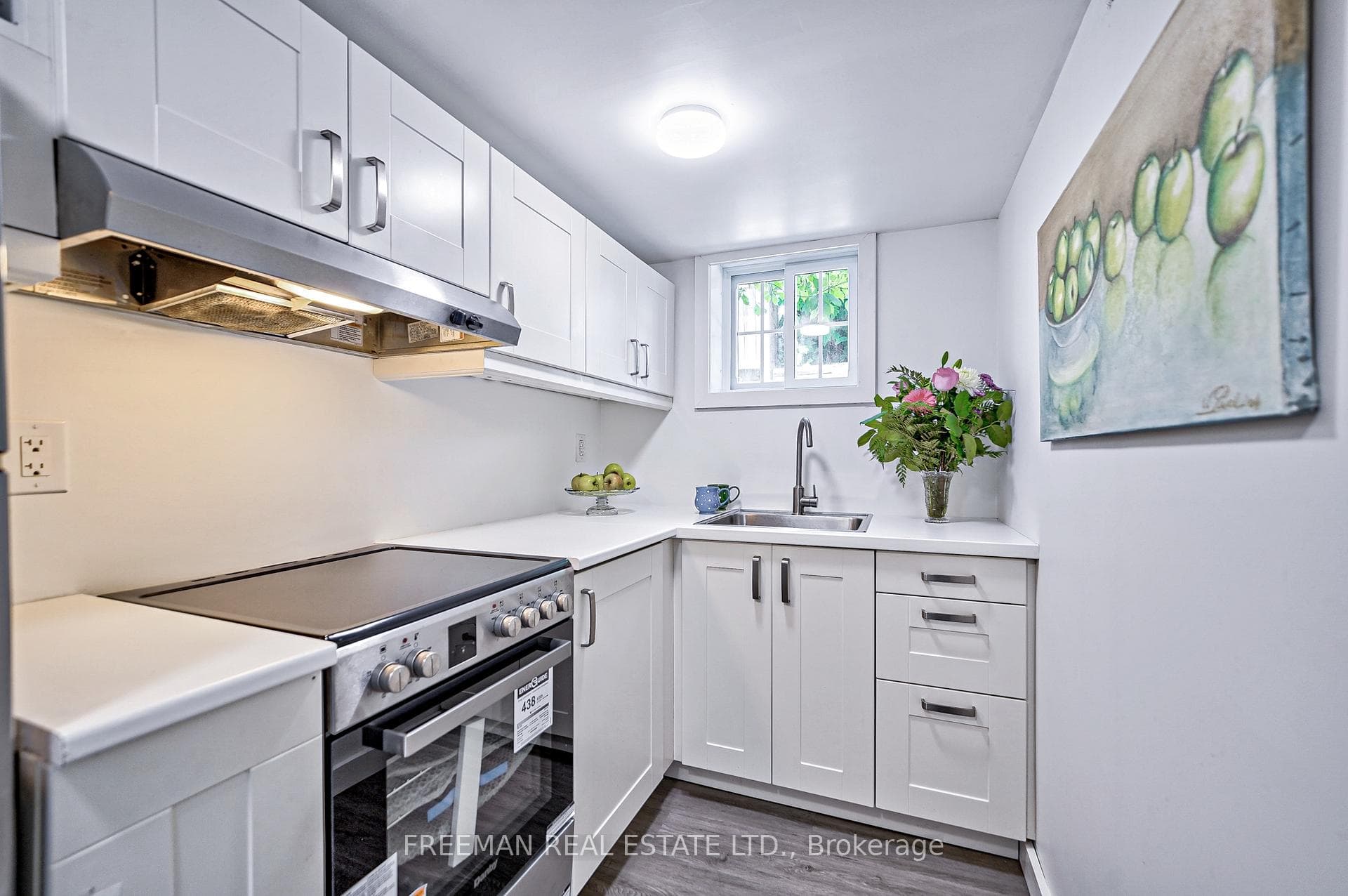 476 Clinton Street photo 23