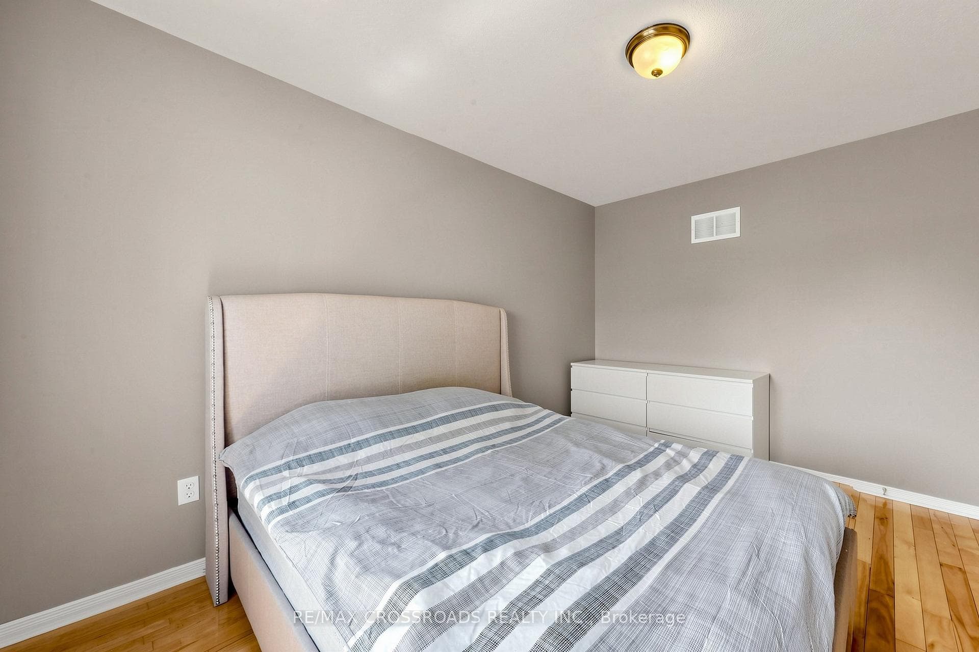 41 Prince Charles Way photo 17