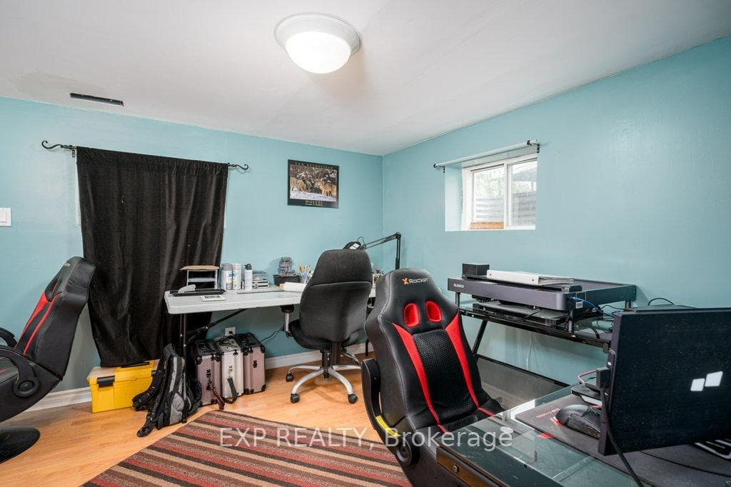 74 Kerr Crescent photo 24
