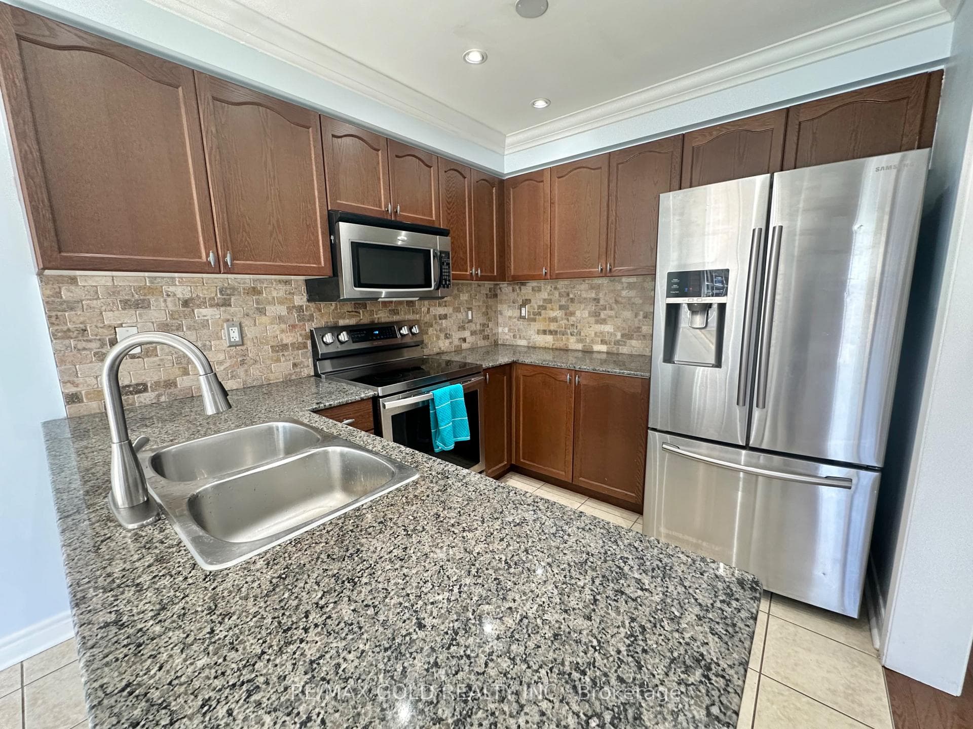 1413 Costigan Road photo 10