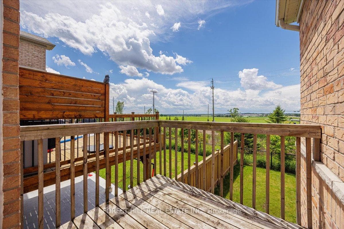 187 Armstrong Crescent photo 36
