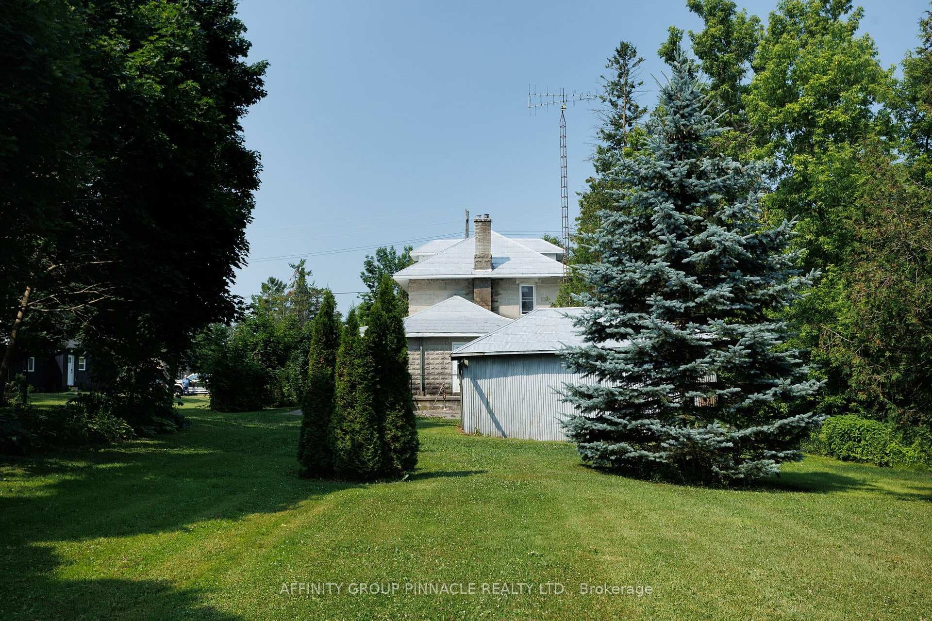 1850 Victoria Road photo 47
