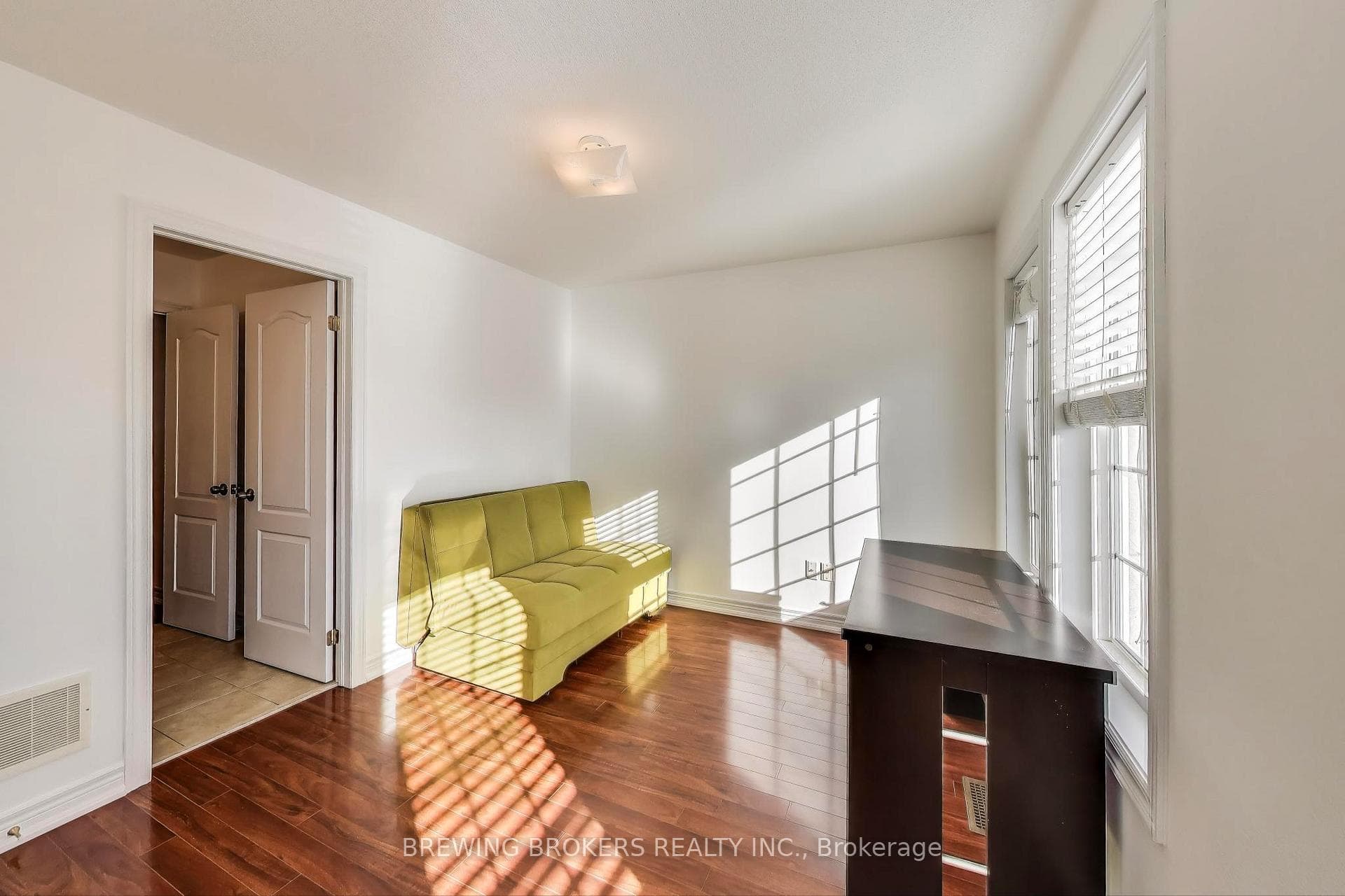60 Yarden Drive photo 27