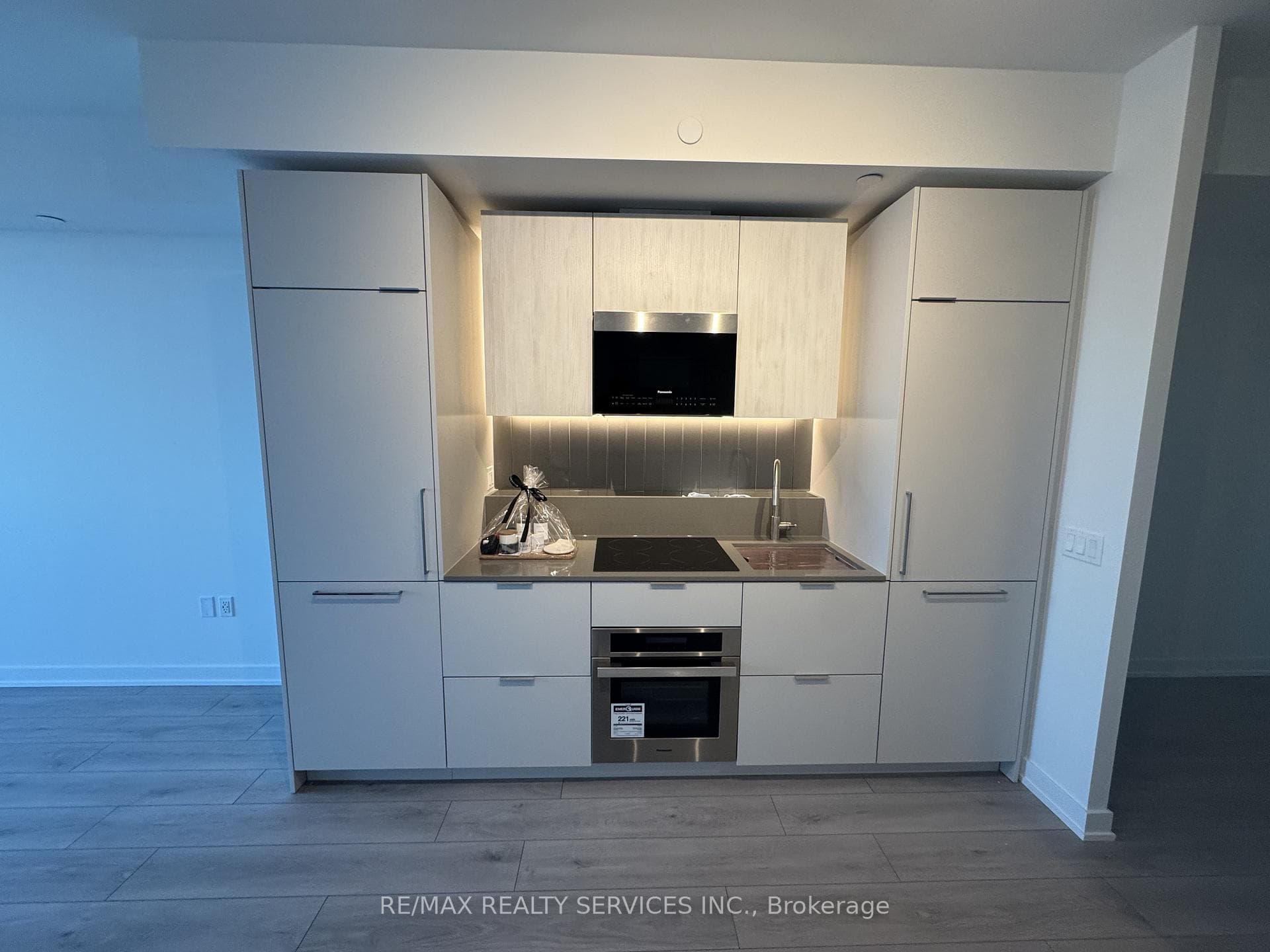 1 Fairview Road Unit 1212 photo 3