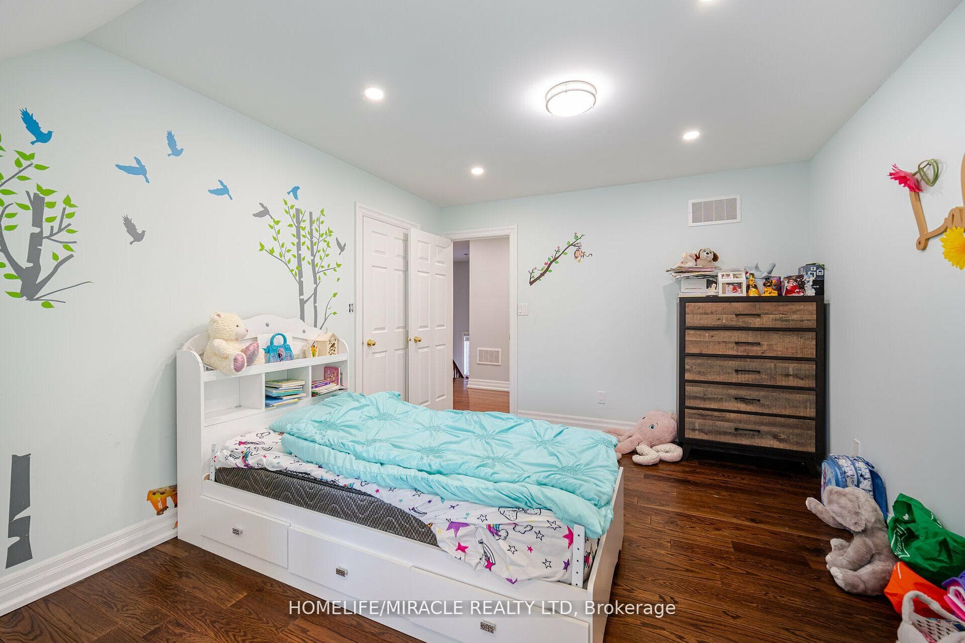 327 Fiddlers Court photo 22
