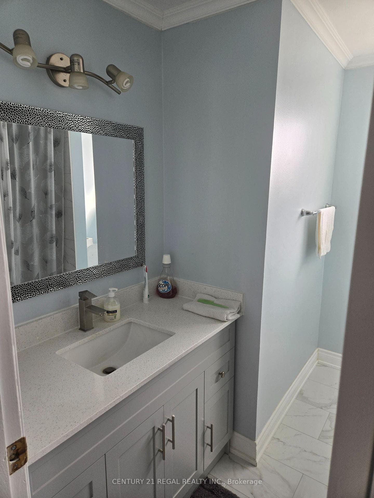 62 HOWELL Square photo 11