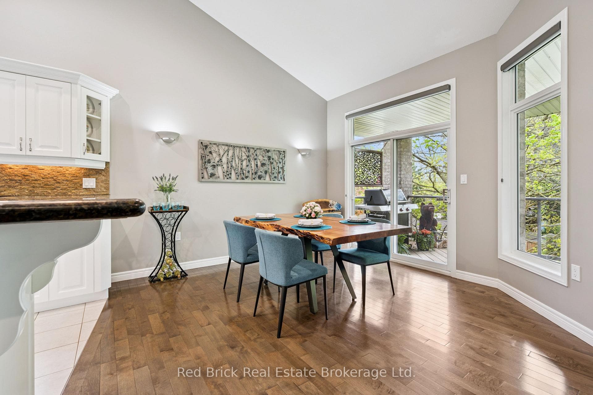 326 Erb Street photo 8