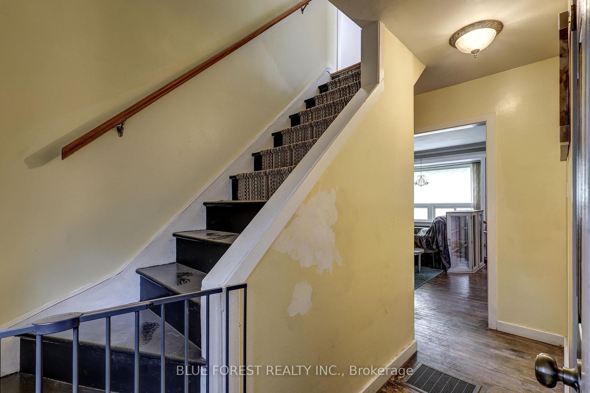 371 FLANDERS Row photo 15