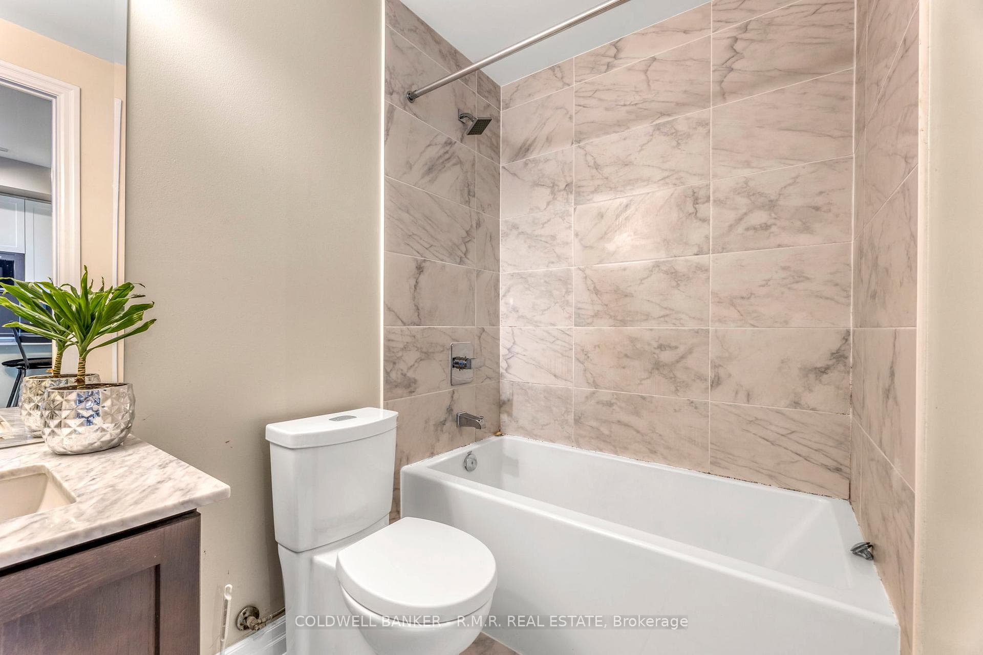 9085 Jane Street Unit 404 photo 13