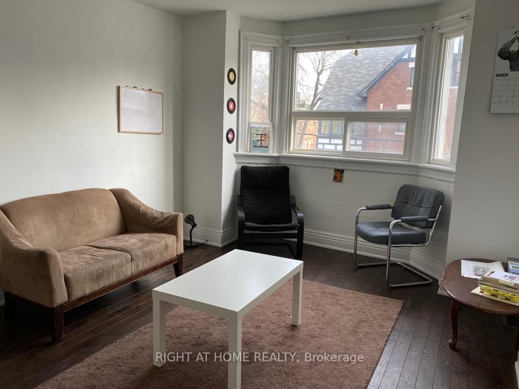 134 Huron Street Unit 2 photo 4