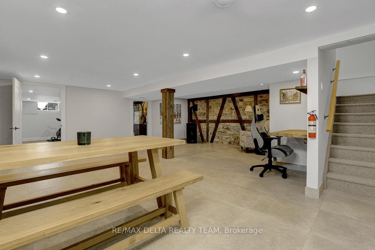 6591 Russell Road photo 26