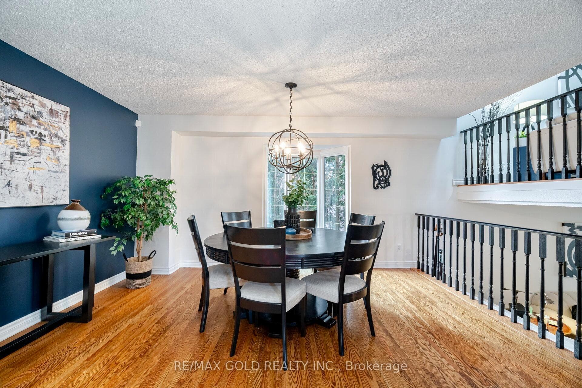 245 Romain Crescent photo 2