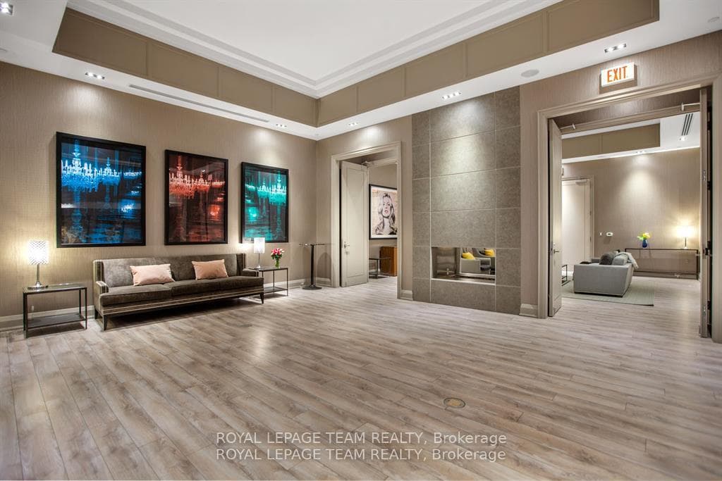 111 CHAMPAGNE Avenue Unit 607 photo 18