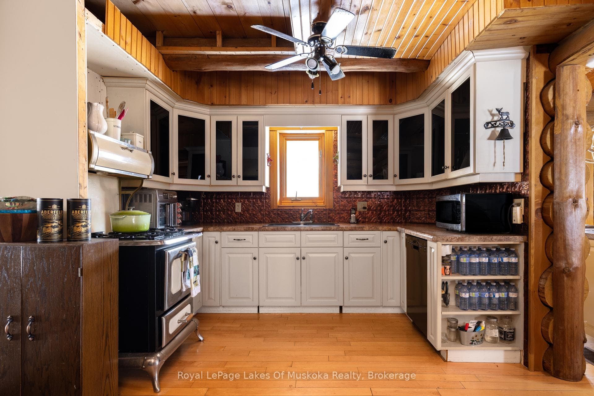 259 Lakeshore Road photo 16