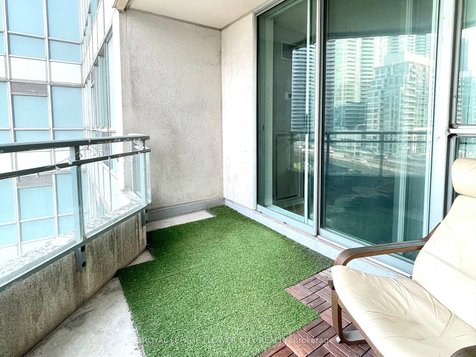 228 Queens Quay Unit 801 photo 35