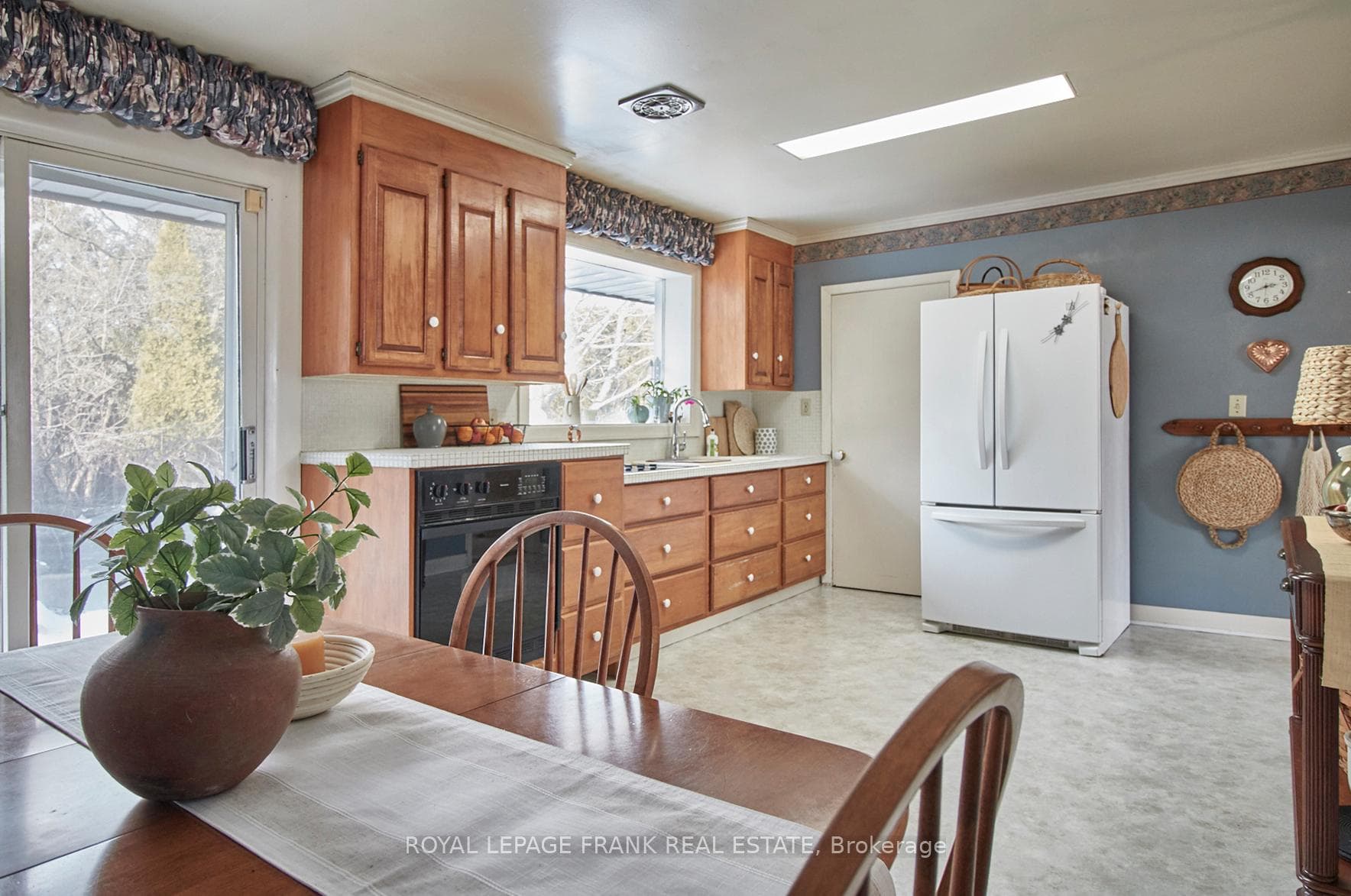 372 Arbor Court photo 7