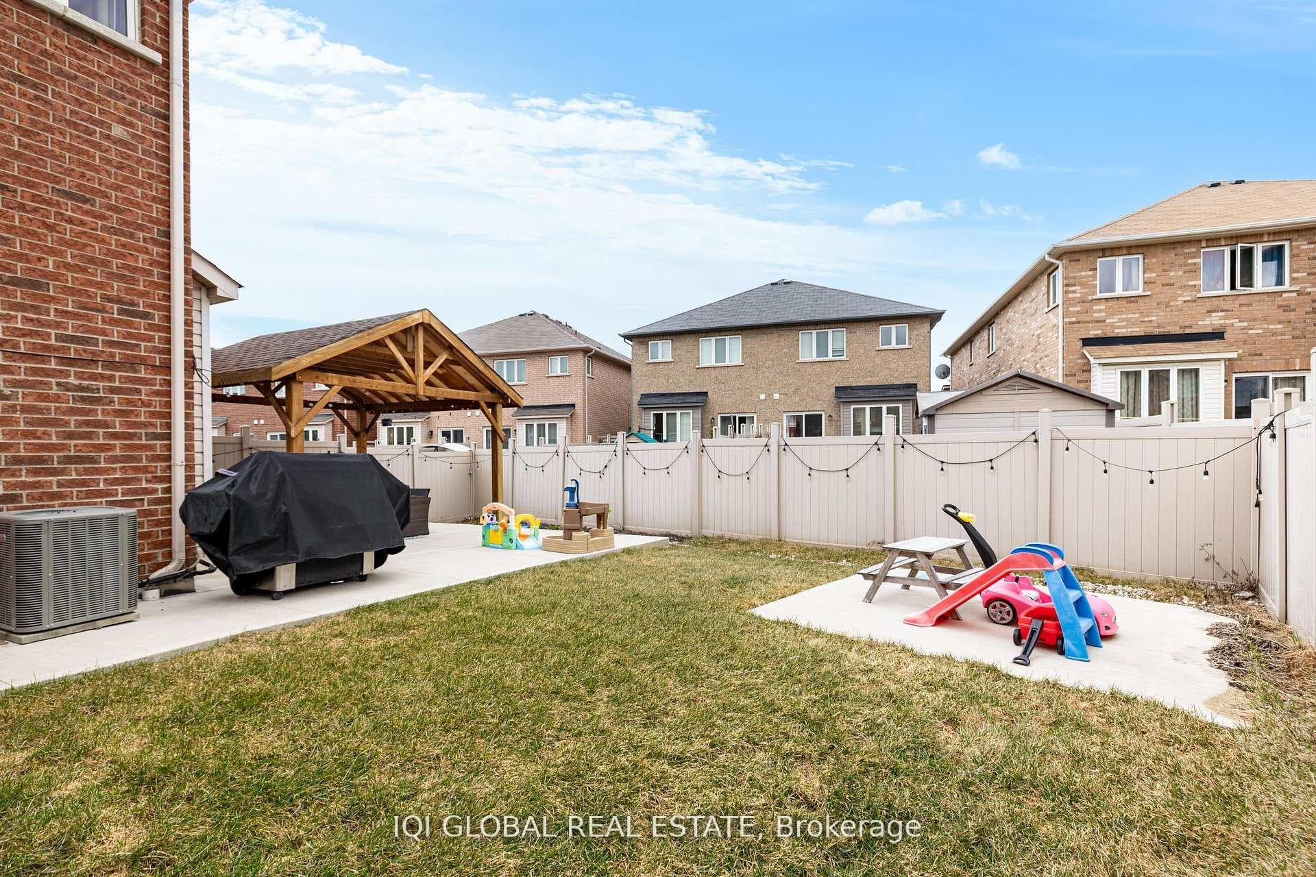 7493 Saint Barbara Boulevard photo 33