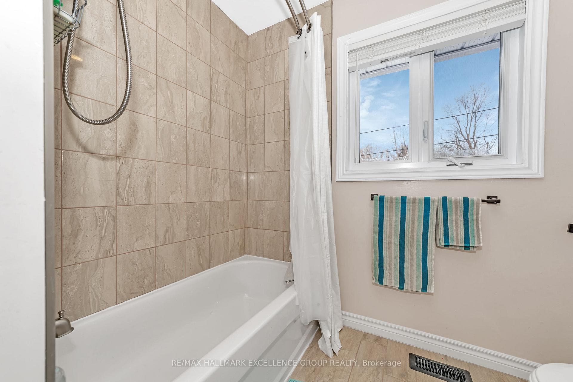 8 Charlebois Drive photo 15