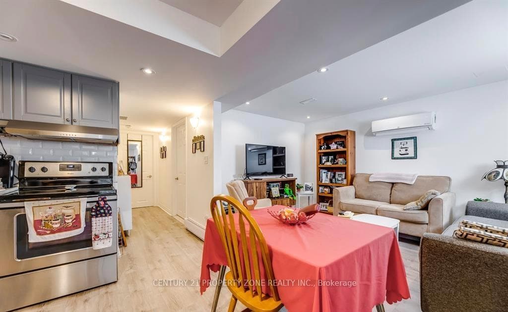 124 DAFFODIL Place photo 2
