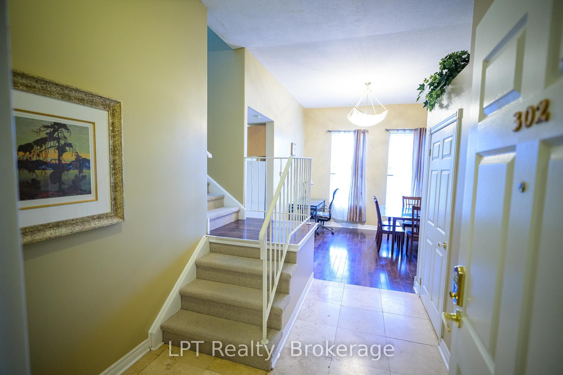 317 Queen Street Unit 302 photo 2