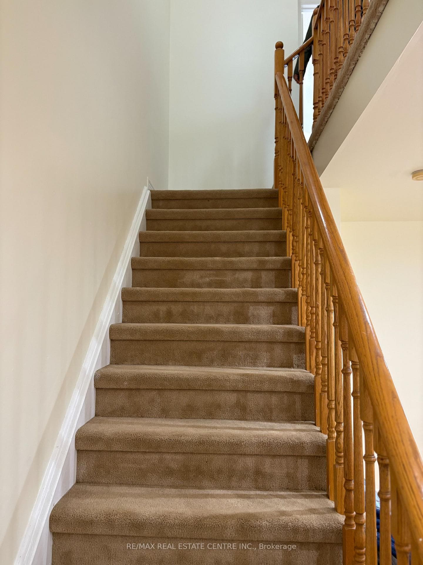 799 Ledbury Crescent photo 15