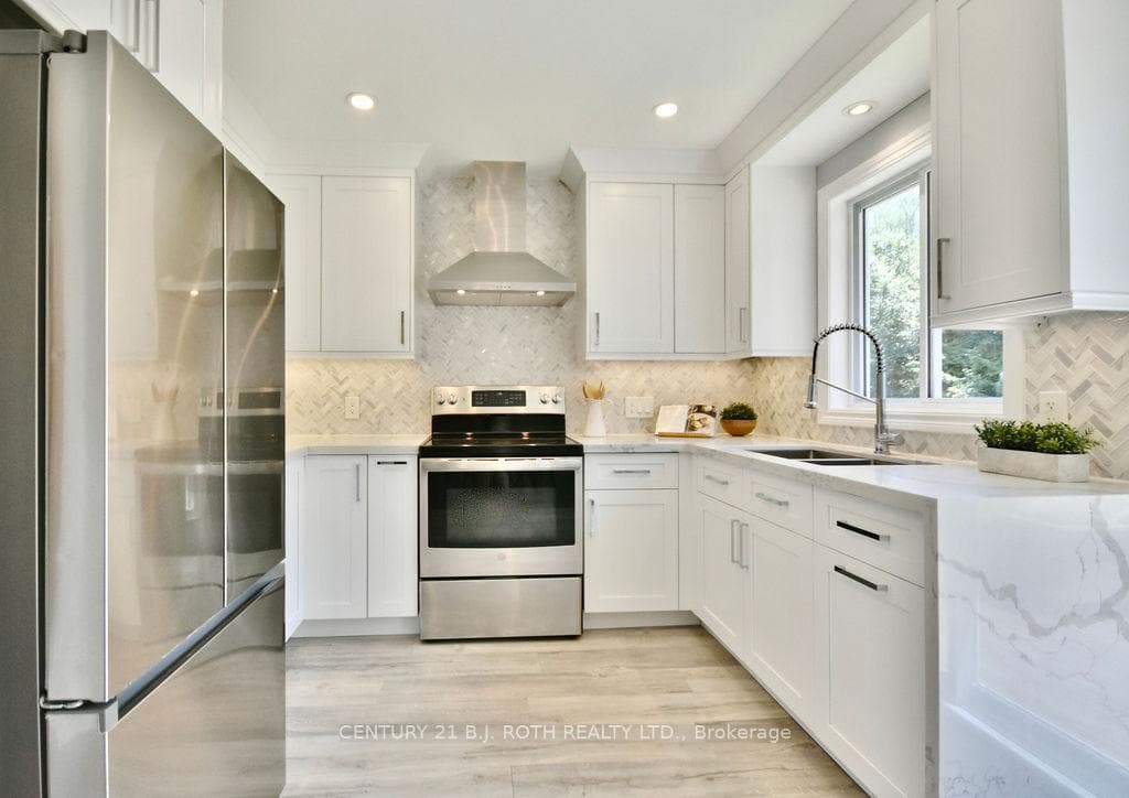 Kitchen w Quartz Countertops