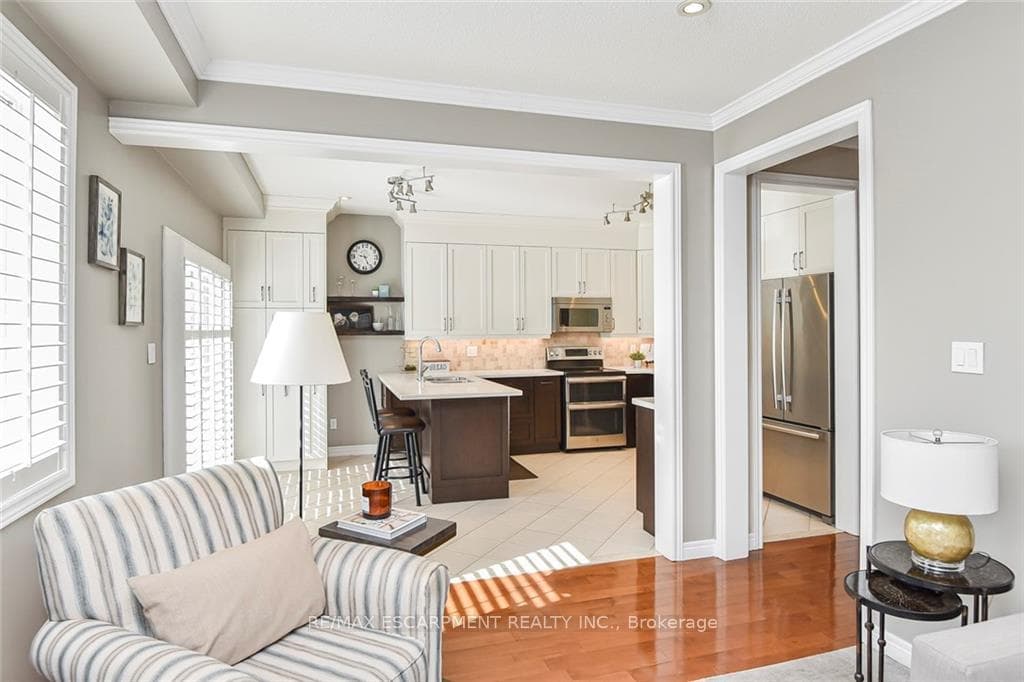 194 Cooke Crescent photo 12