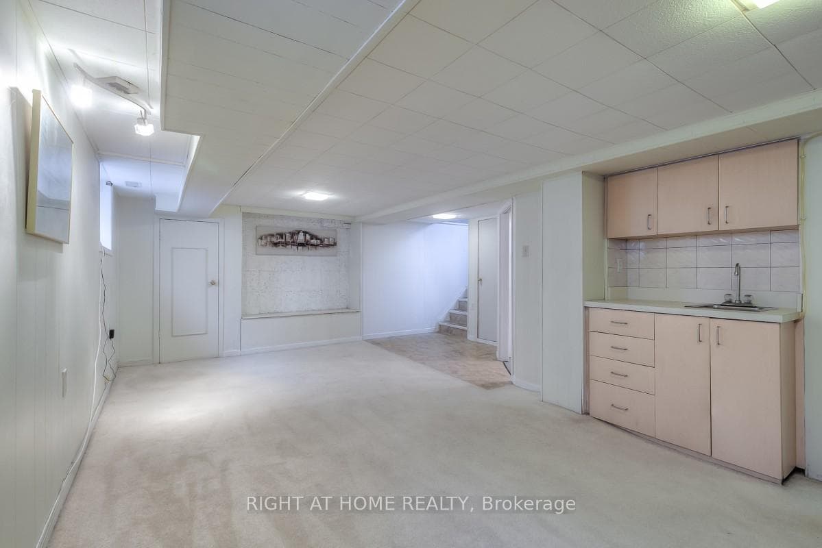 64 Royal York Road photo 19