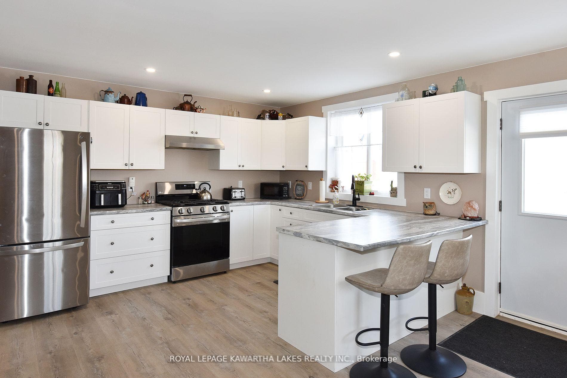 Legal - 1 Bedroom Apartment