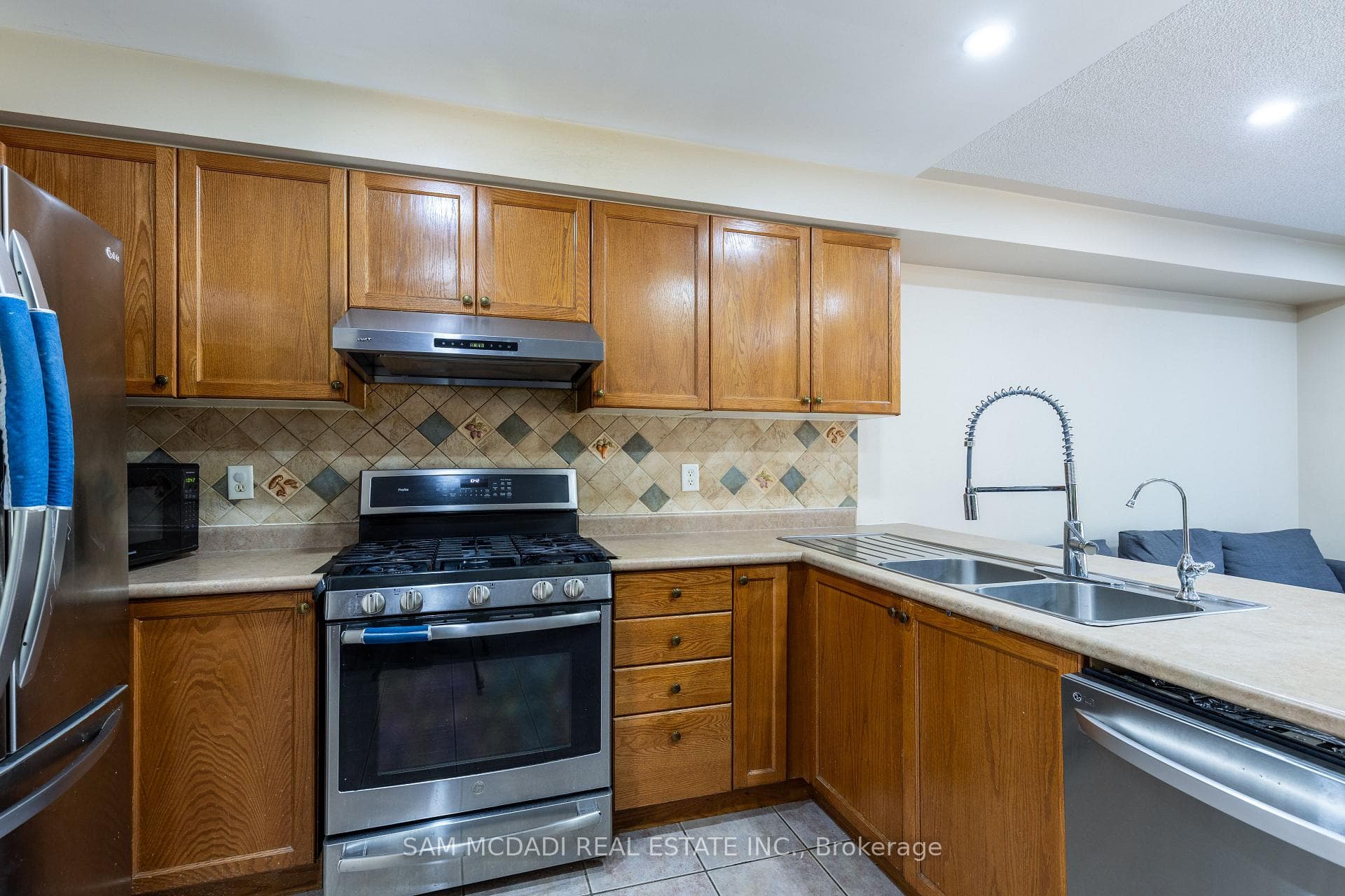 1421 Spring Garden Court photo 10