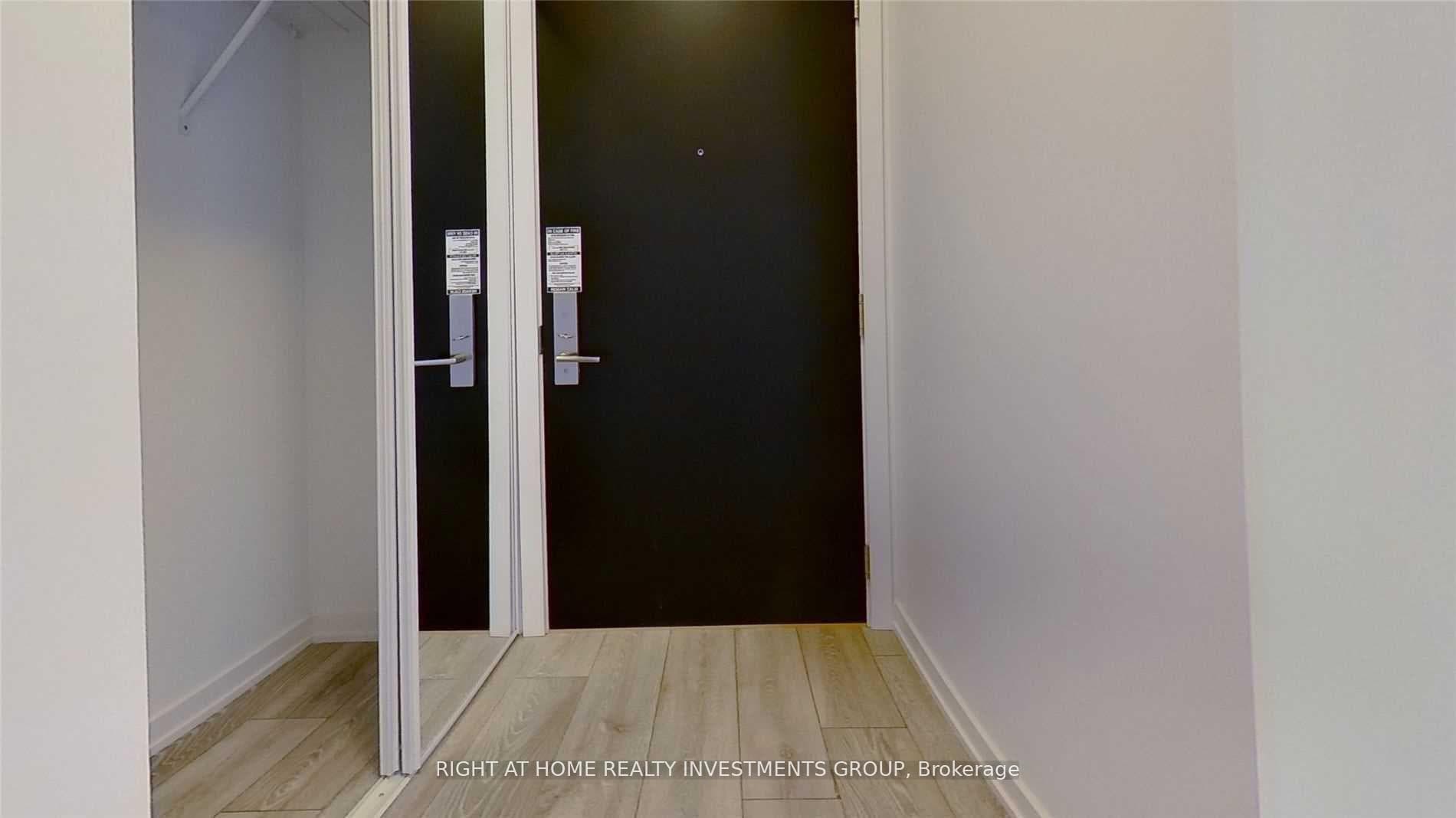 159 Wellesley Street Unit 1401 photo 21