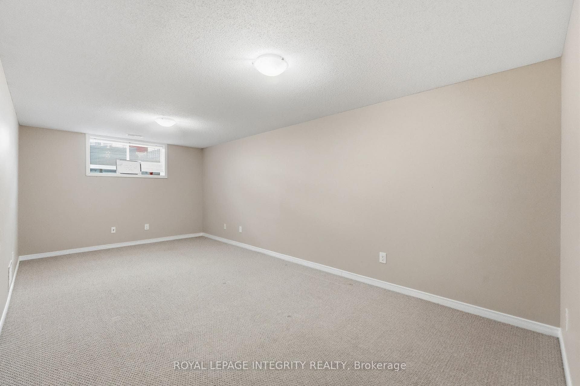 300 Rolling Meadow Crescent photo 32