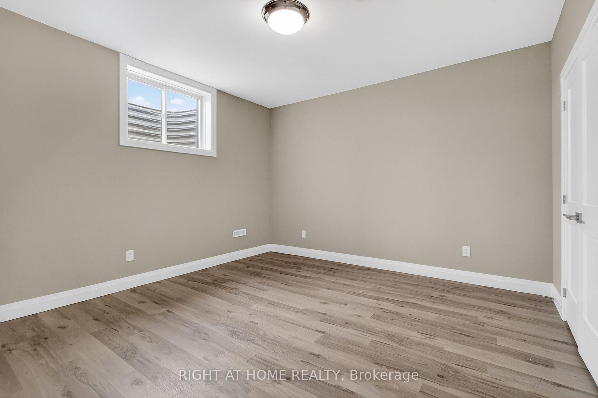 153 McLeod Street photo 35
