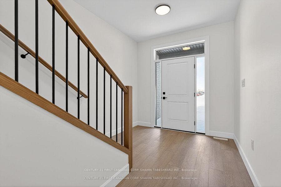 847 Catalpa Square photo 6