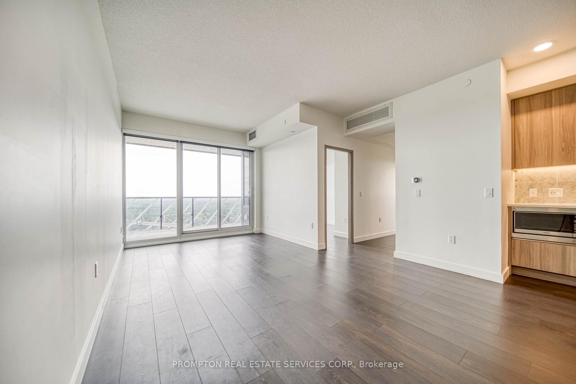 85 Mcmahon Drive Unit 3108 photo 11