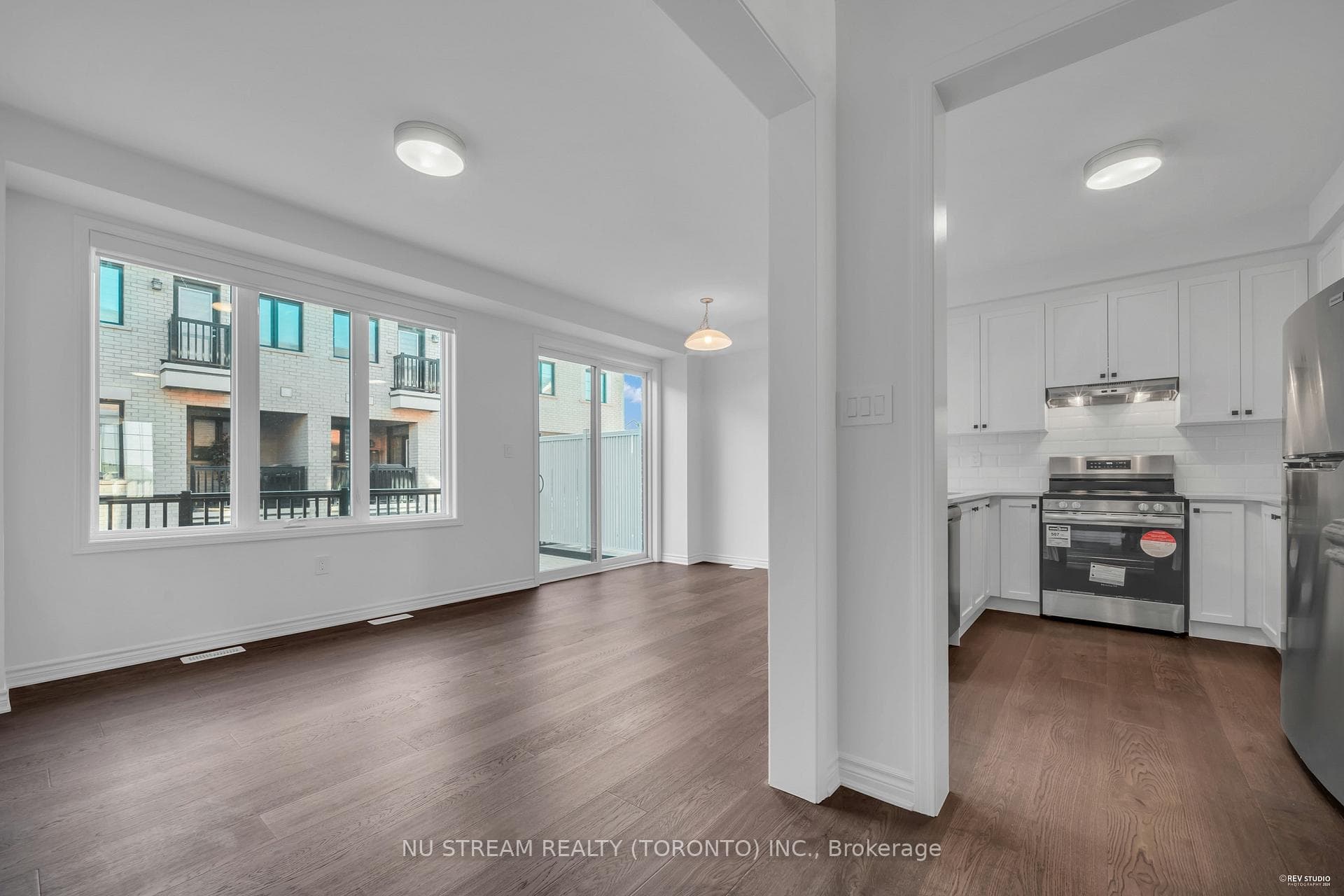 3072 Merrick Road photo 11