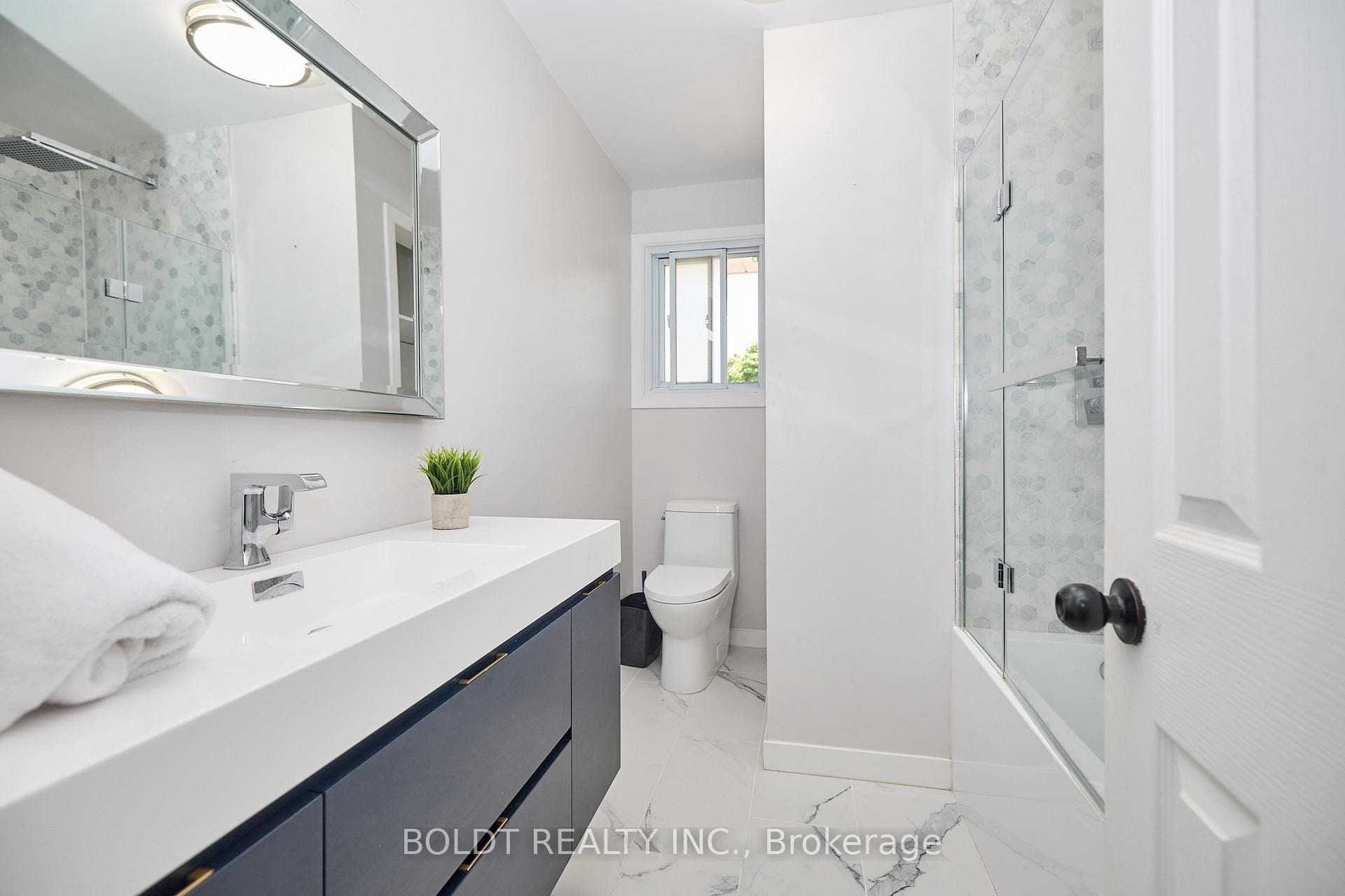 552 Lake Street photo 16