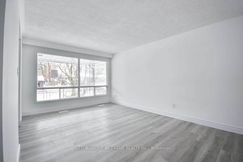 167 Bay Street photo 10